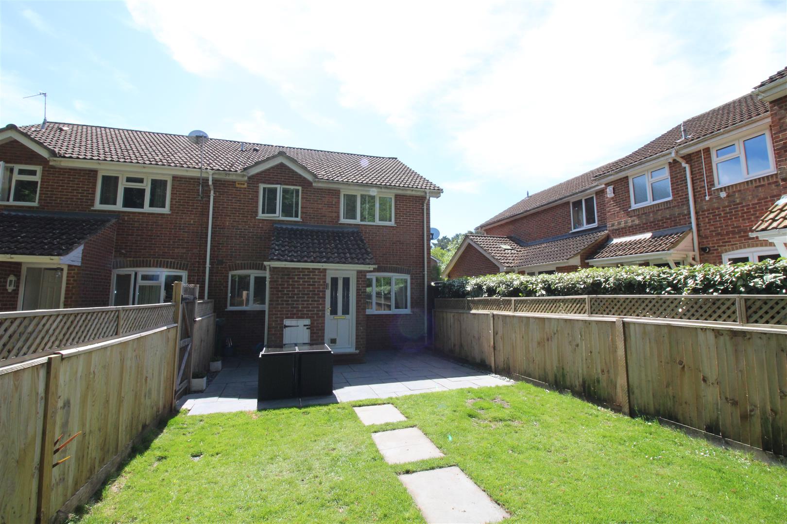 Hodges Close, Bagshot